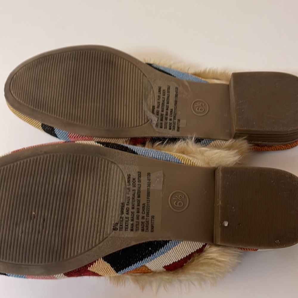 Universal Thread shoes - Picture 3 of 3